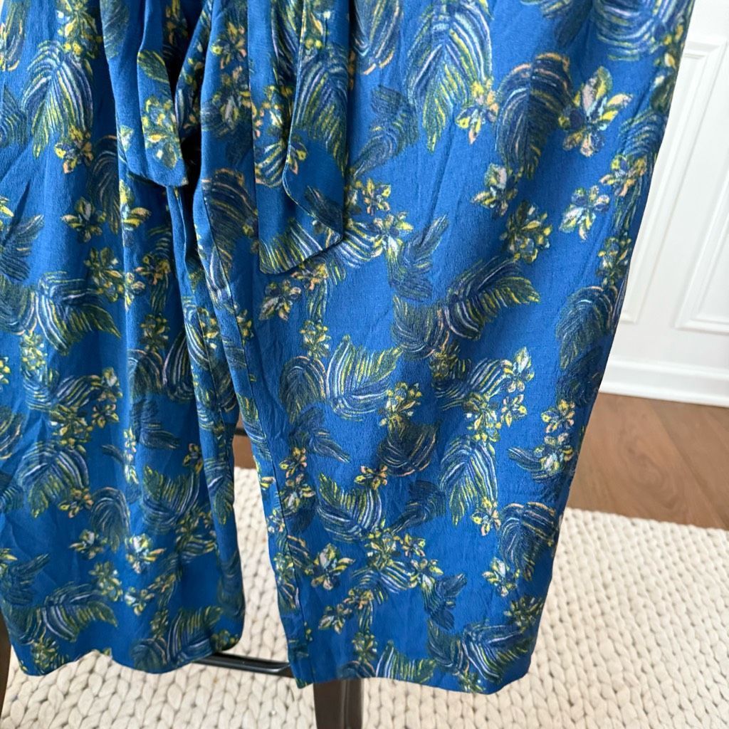 Free People Free People Hot Tropics Blue Floral Wide Leg Capri Jumpsuit Size US 26 / EU 42 - 4 Thumbnail