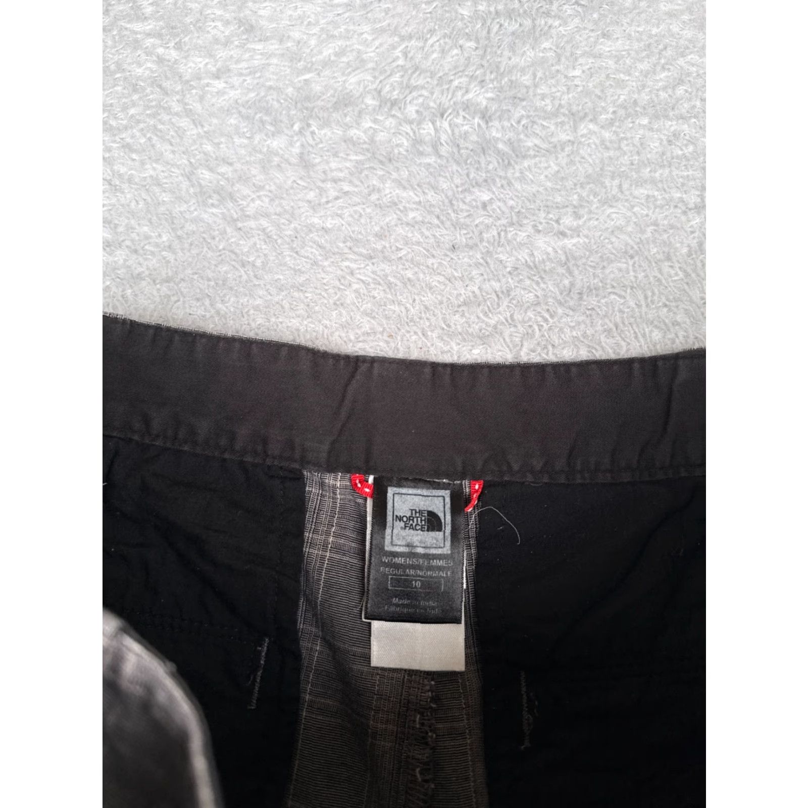 The North Face The North Face Shorts Womens 10 Gray Plaid 100% Cotton Golf Hiking 32x11 Women Shorts Casual Activewear 90s? Size 32" / US 10 / IT 46 - 7 Thumbnail