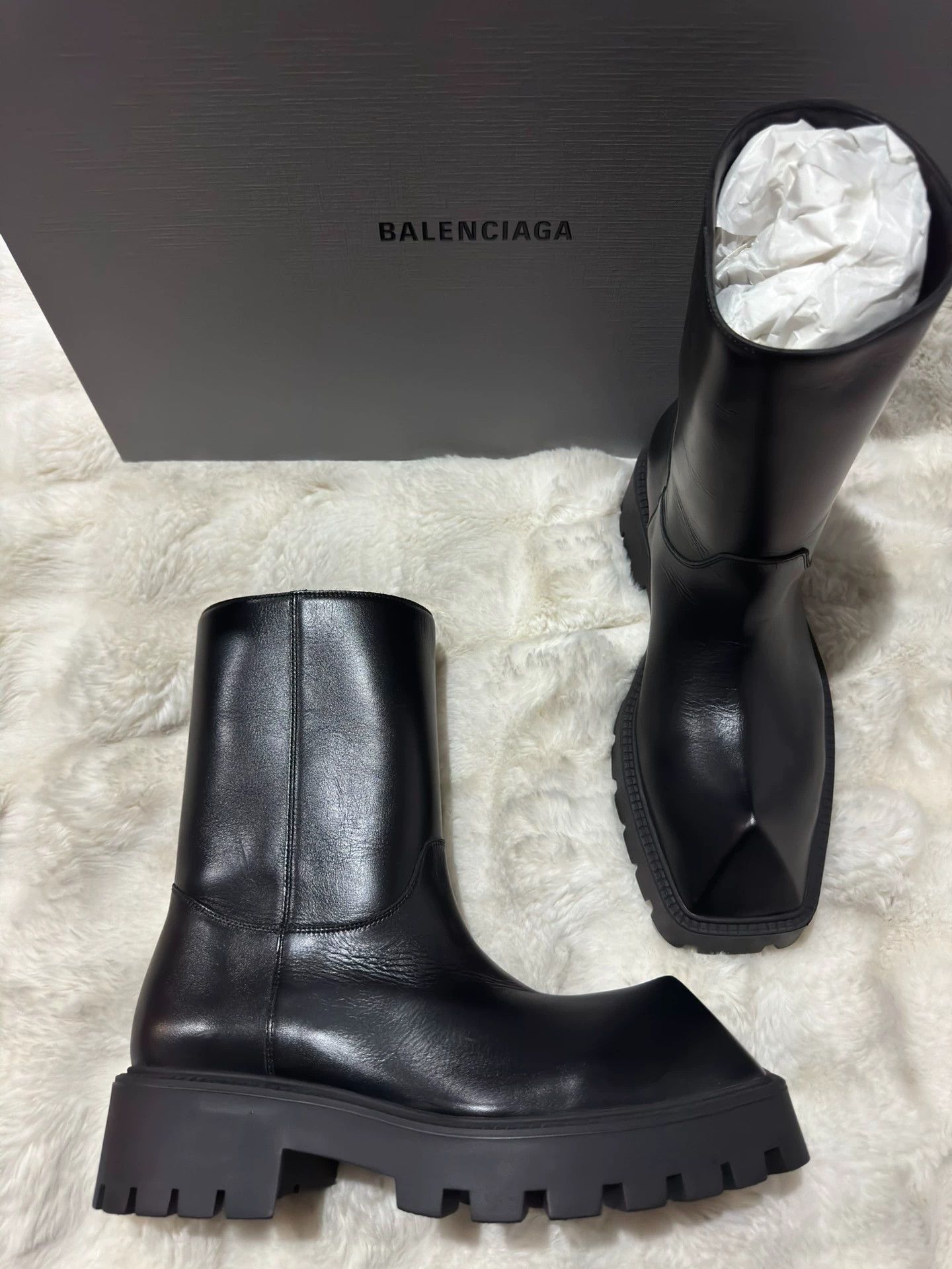 Balenciaga Brand new Balenciaga Rhino Derby boots Size US 8 / EU 41 - 3 Thumbnail