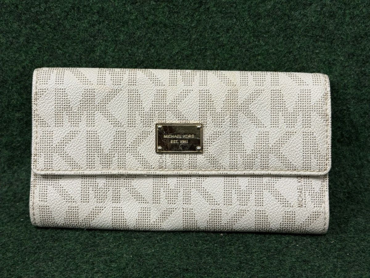 Michael Kors Michael Kors Monogram Jet Set Travel Continental Wrislet Size ONE SIZE - 1 Thumbnail