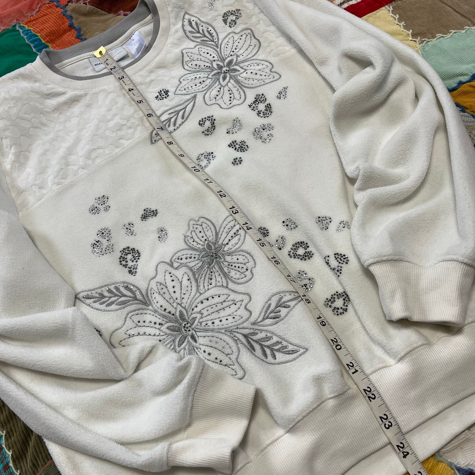 Other Alfred Dunner Floral White and Grey Crewneck Medium Size US M / EU 48-50 / 2 - 4 Thumbnail