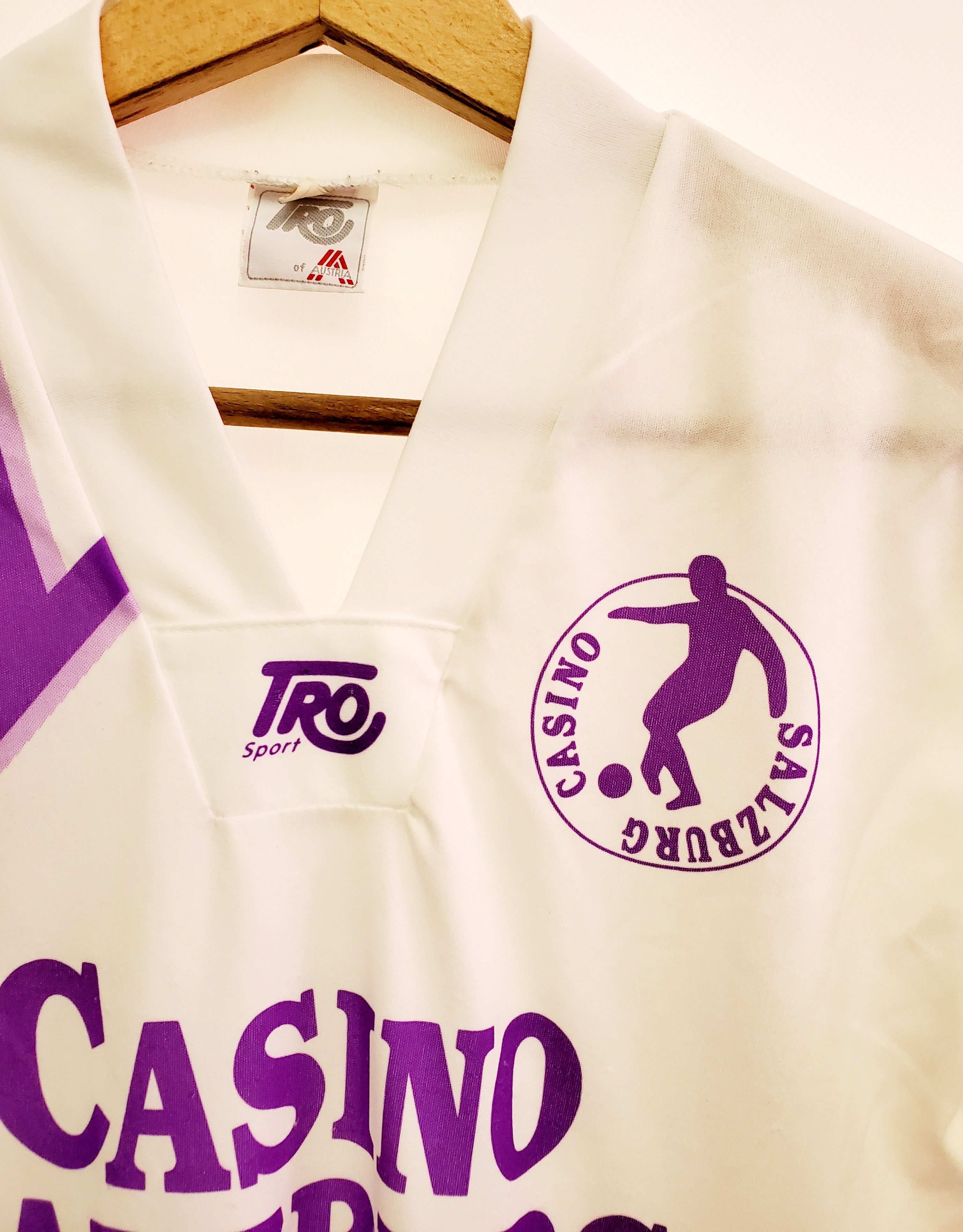 Vintage CASINO SALZBURG TRO SPORT VINTAGE JERSEY RARE RETRO size S Size US S / EU 44-46 / 1 - 2 Thumbnail