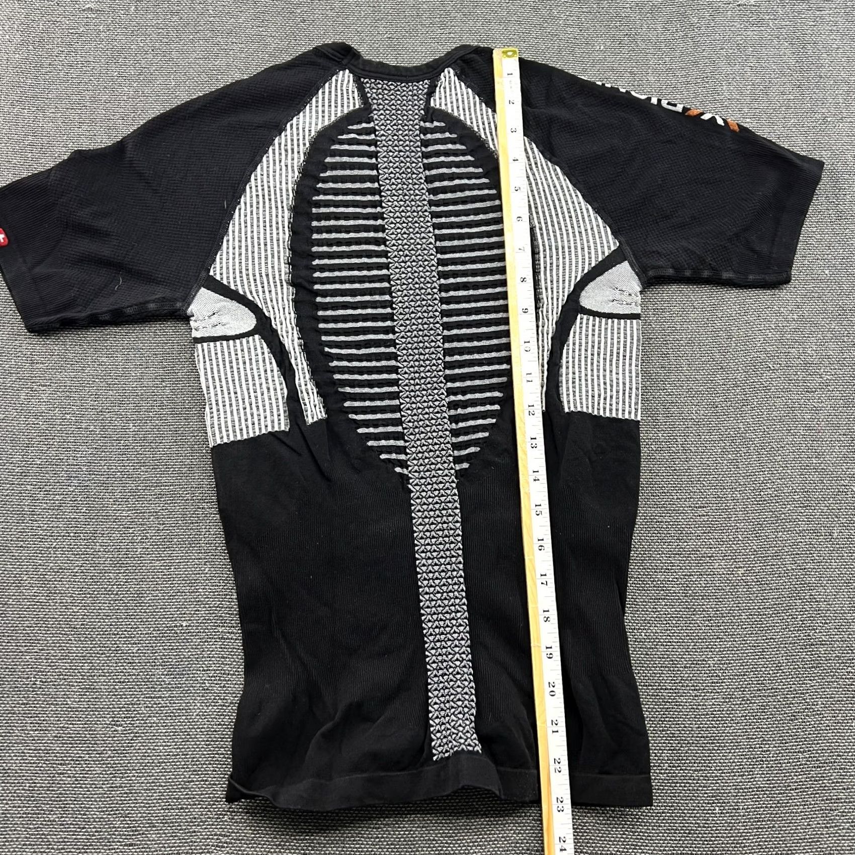 Vintage X-Bionic The Trick Mens Compression Shirt Medium Short Black Sleeves Running Shirt Mens XS? Size US M / EU 48-50 / 2 - 6 Thumbnail
