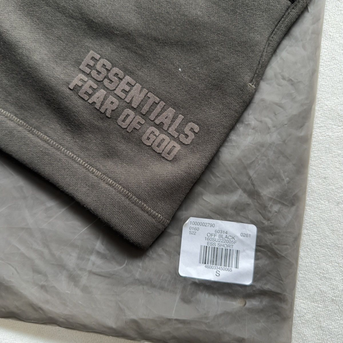 Essentials FEAR OF GOD ESSENTIAL OFFBLACK SWEATSHORT Size US 30 / EU 46 - 6 Thumbnail