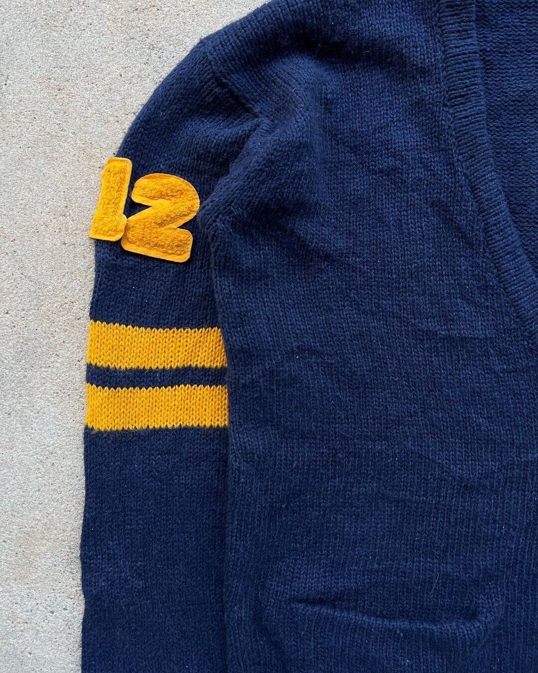 Vintage VINTAGE CARDIGAN Size US M / EU 48-50 / 2 - 11 Thumbnail