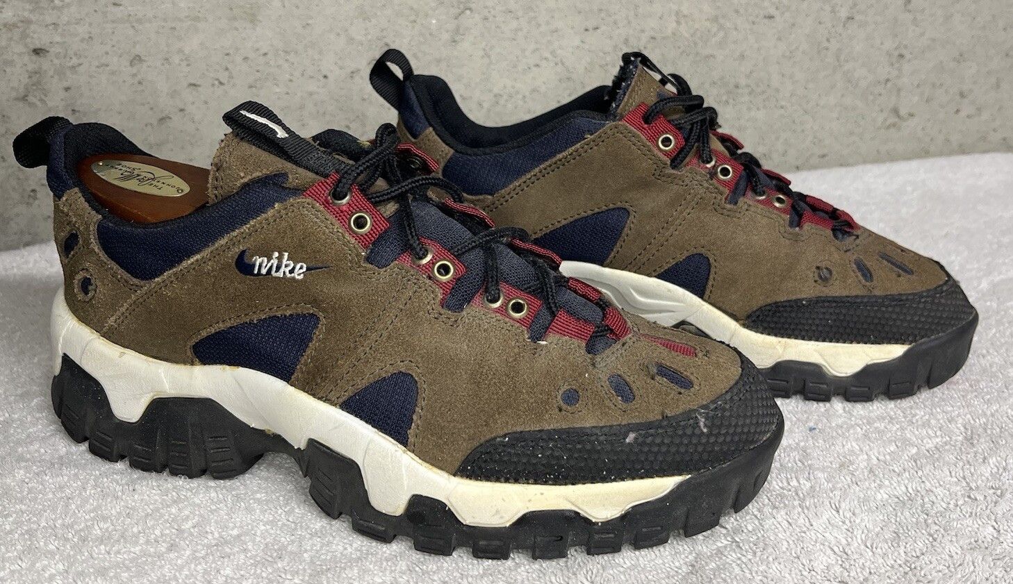 Nike Vintage Nike Air Ndestrukt Hiking Outdoor Shoes Brown Size 8 Size US 8 / EU 41 - 3 Thumbnail