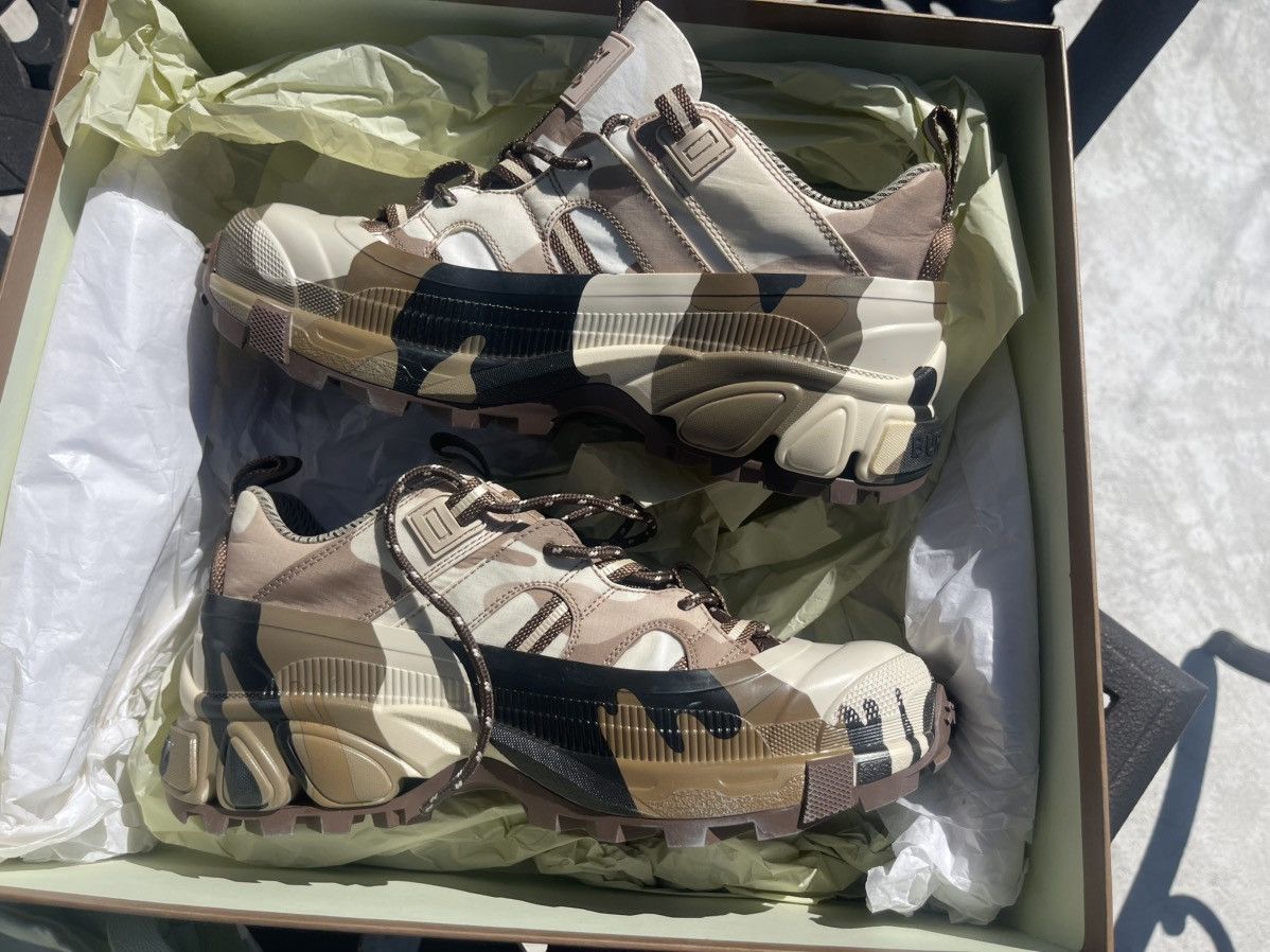 Burberry BURBERRY ARTHUR CAMOUFLAGE SNEAKER Size US 7 / EU 40 - 4 Thumbnail