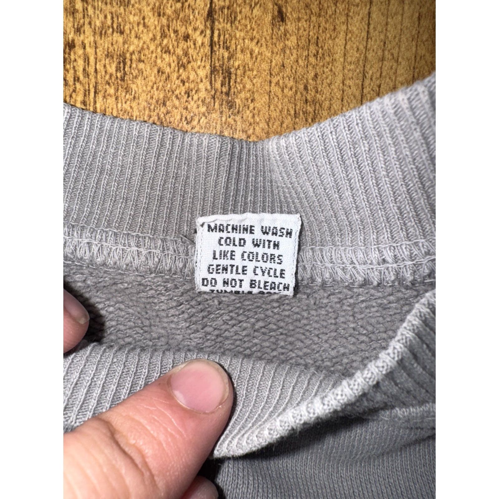 Disney VINTAGE Disney Mickey Mouse Surfing Cropped Crewneck Sweatshirt Gray Women’s Large 22x20 Size L / US 10 / IT 46 - 3 Thumbnail