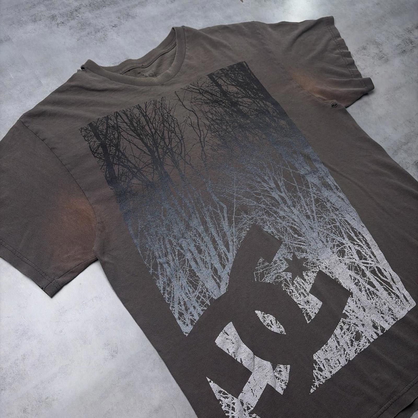 Other Y2K Grey DC Shoes Grunge Distressed Gothic Skater T-Shirt Size US L / EU 52-54 / 3 - 5 Thumbnail