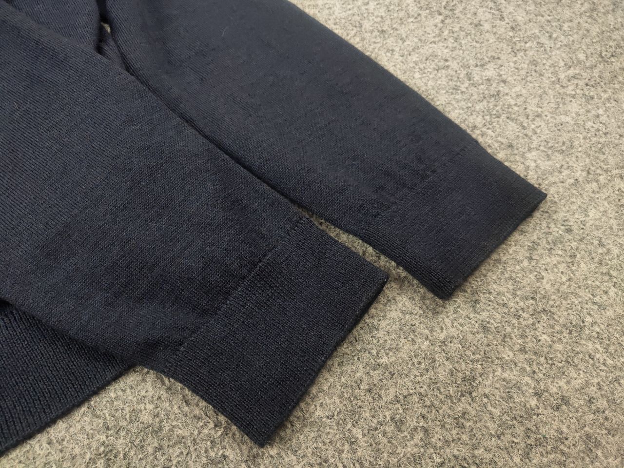 Other Country Of Origin Design merino wool Mynymalistic sweater Size US L / EU 52-54 / 3 - 10 Thumbnail