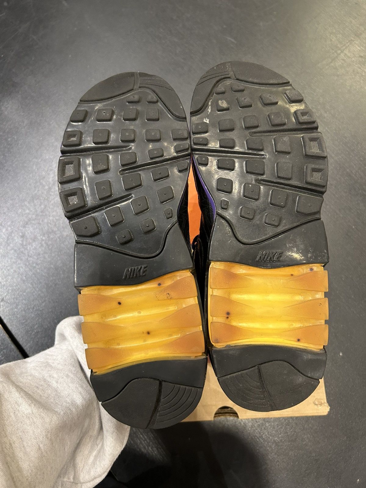Nike Nike Air Max 180 ‘Powerwall’ Size US 9 / EU 42 - 5 Thumbnail