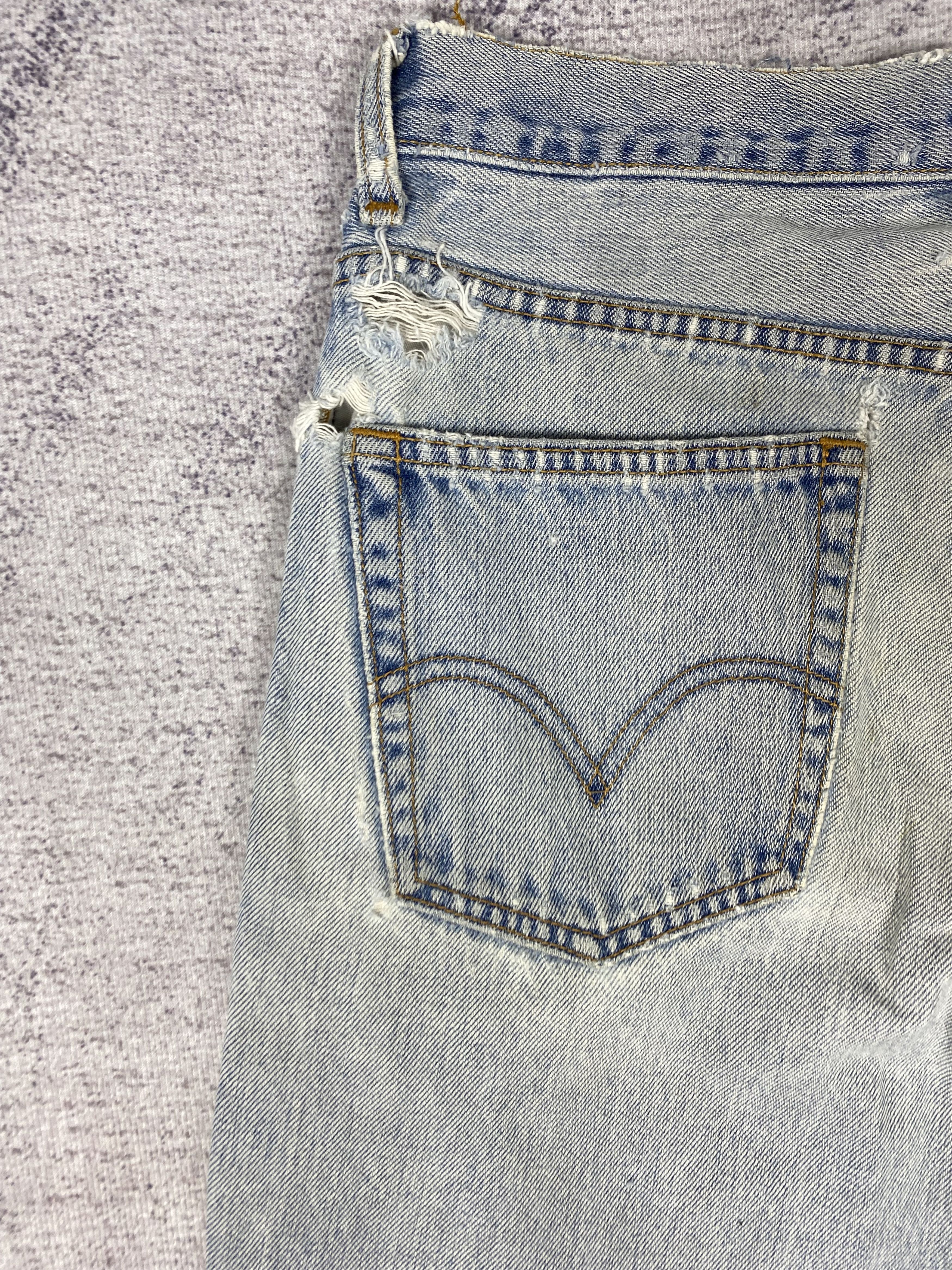 Levi's Vintage Levi's 560 Faded Blue Distressed Denim Jeans P0475 Size US 32 / EU 48 - 9 Thumbnail