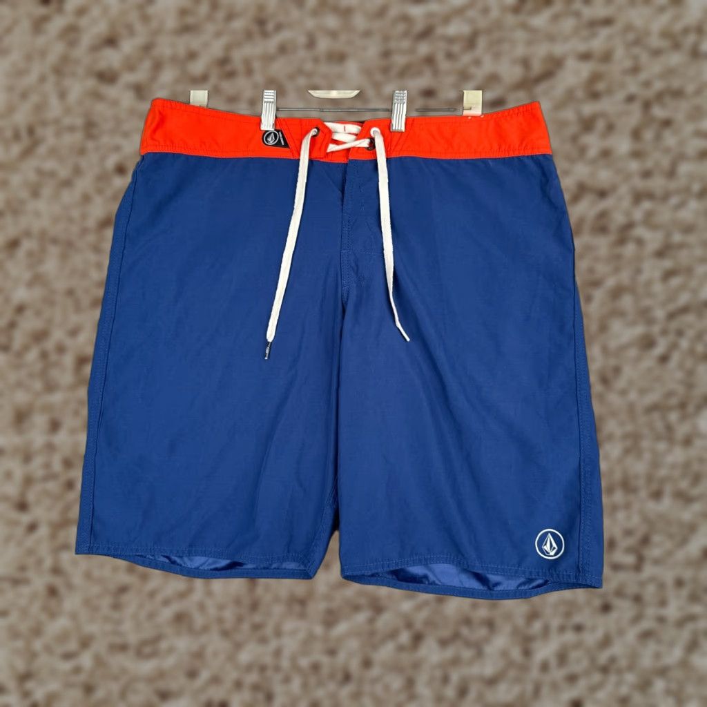 Volcom Volcom Board Shorts Mens 36 Blue Red Floral Polyester Beach Swim Trunks 36x10 Pockets Drawstring Mens Size US 36 / EU 52 - 1 Thumbnail