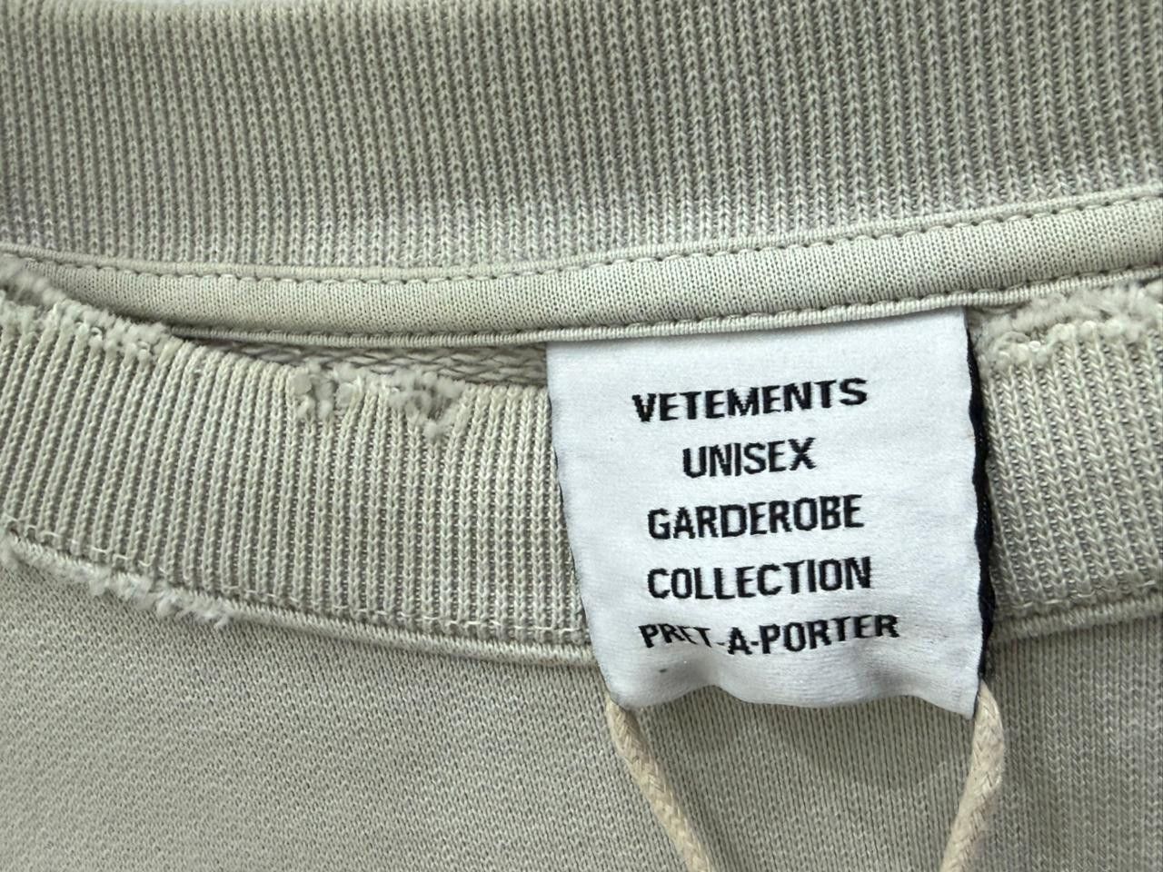 Vetements CC28 Sweatshirt with Embridery Logo in Gray Size US M / EU 48-50 / 2 - 3 Thumbnail