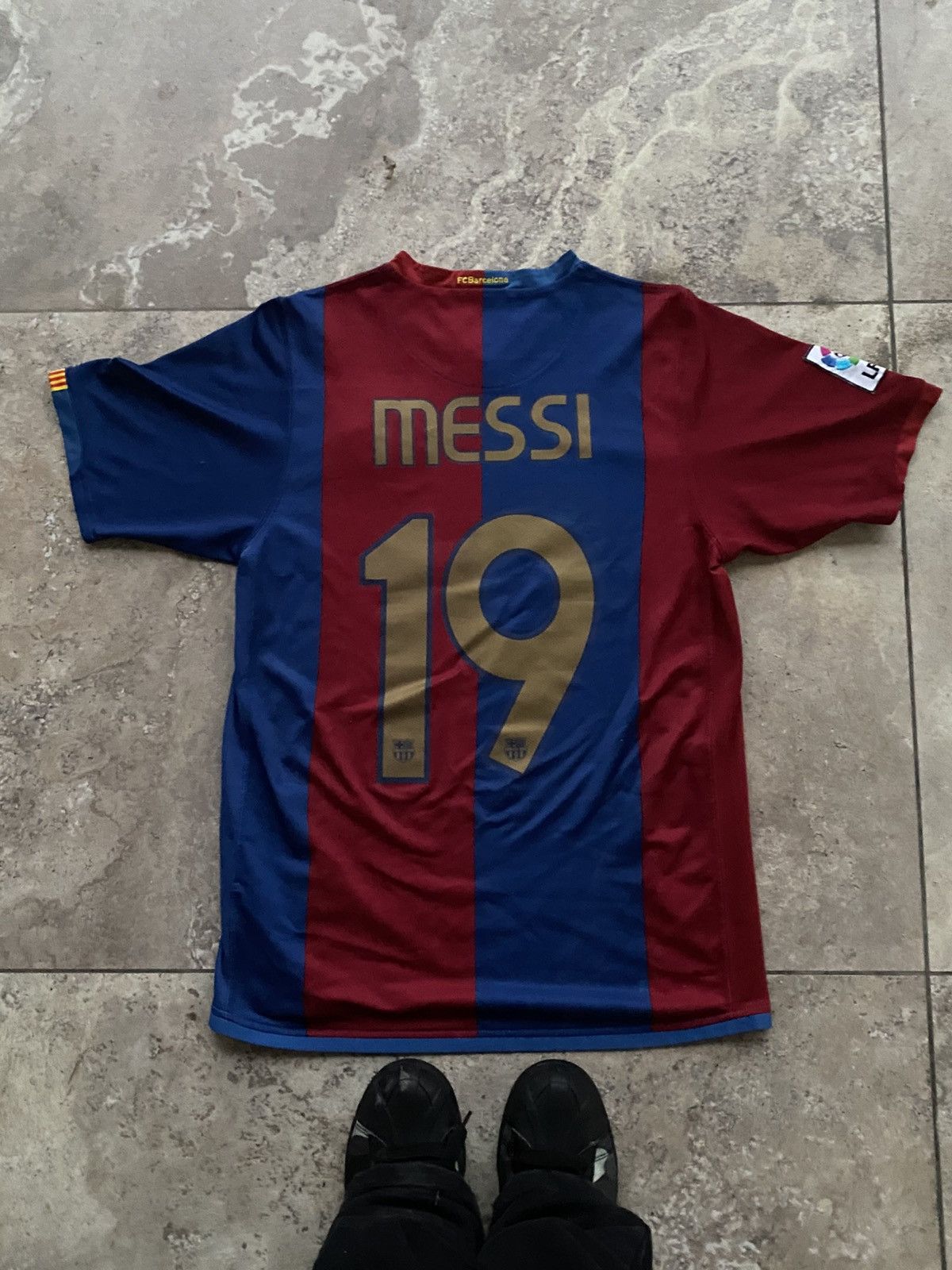 Vintage Messi 2006-2007 Kit F.C Barcelona #19 (Like New) Size US M / EU 48-50 / 2 - 16 Thumbnail