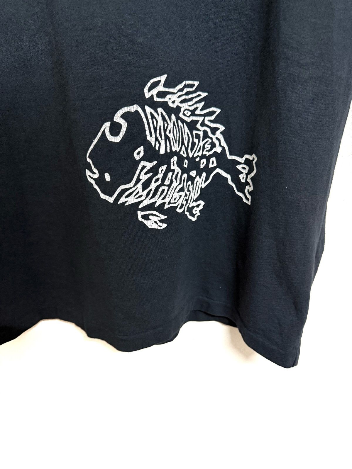 Vintage Vintage Bronze Age Skate Surf Tshirt Size US L / EU 52-54 / 3 - 3 Thumbnail