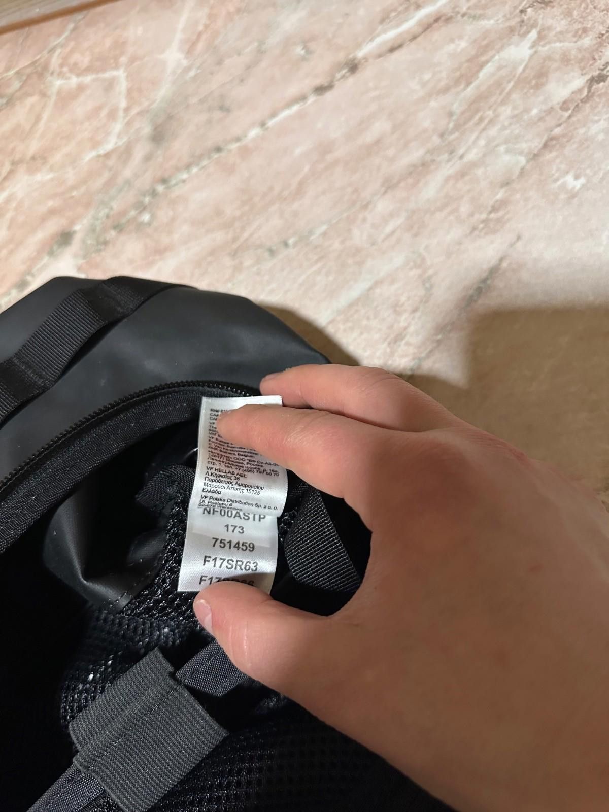 The North Face THE NORTH FACE TRAVEL CANISTER UNISEX WASH BAG Size ONE SIZE - 8 Thumbnail