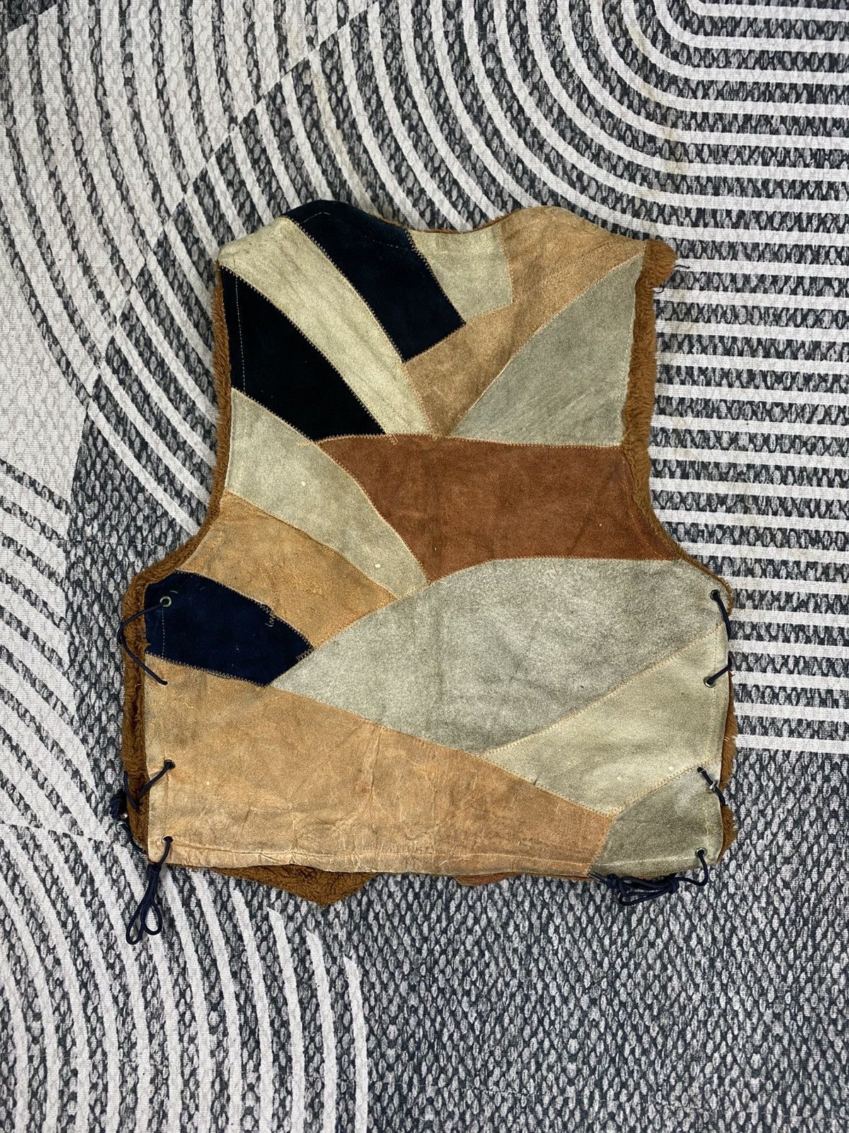 Japanese Brand Vintage Patchwork Suede Sherling Vest Size US S / EU 44-46 / 1 - 2 Thumbnail
