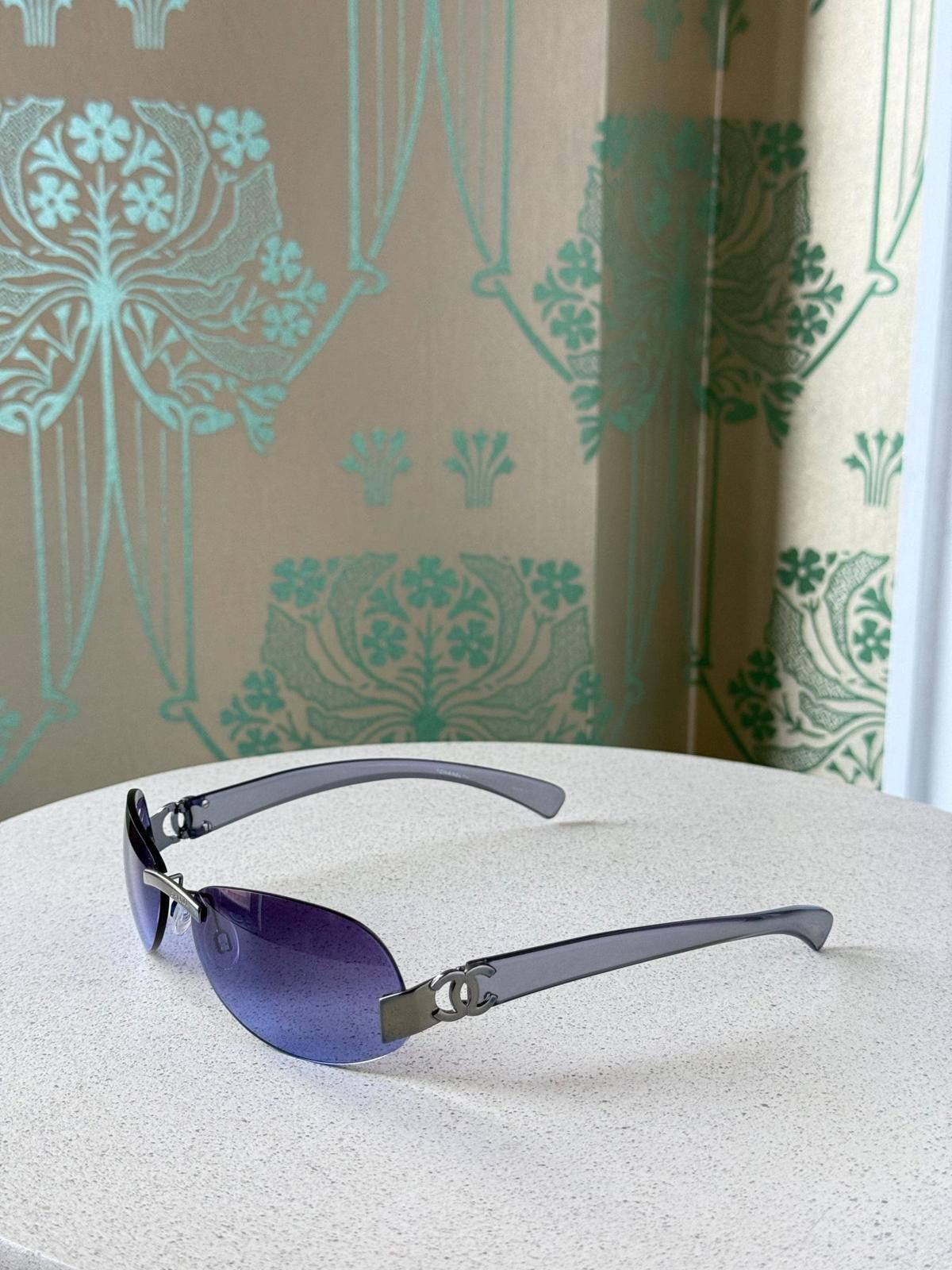 Chanel Vintage Chanel Sunglasses Oval Rimless CC Logo Purple 4034 Size ONE SIZE - 1 Thumbnail