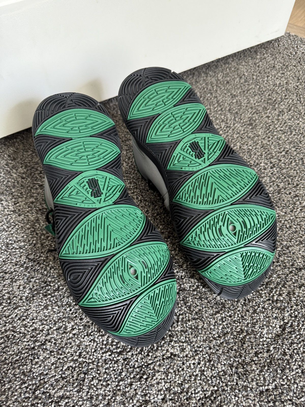 Nike NIKE KYRIE 5 | TACO, REFLECTIVE SILVER, SIZE 8.5, NEW IN BOX Size US 8.5 / EU 41-42 - 7 Thumbnail