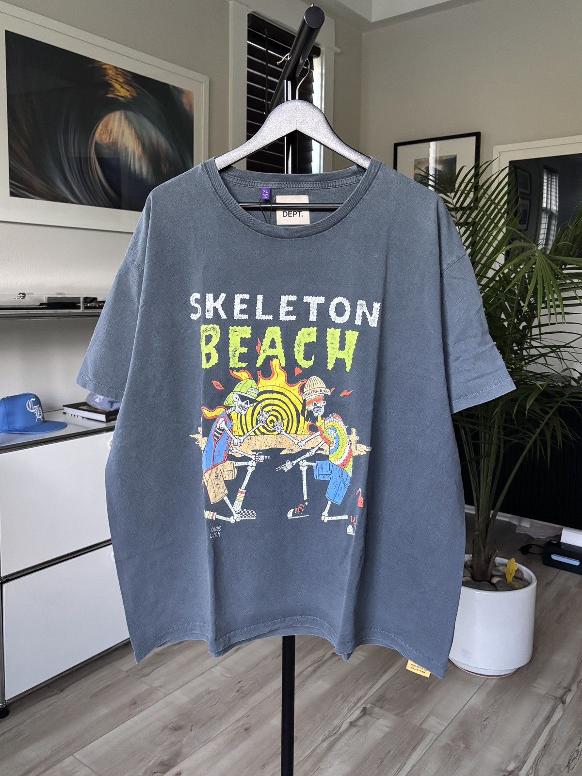 RARE - GALLERY DEPT SKELETON BEACH TEE