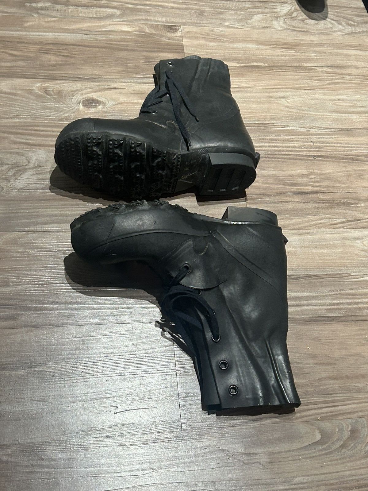 Vintage RARE MICKEY/BUNNY BOOTS Size US 9 / EU 42 - 7 Thumbnail