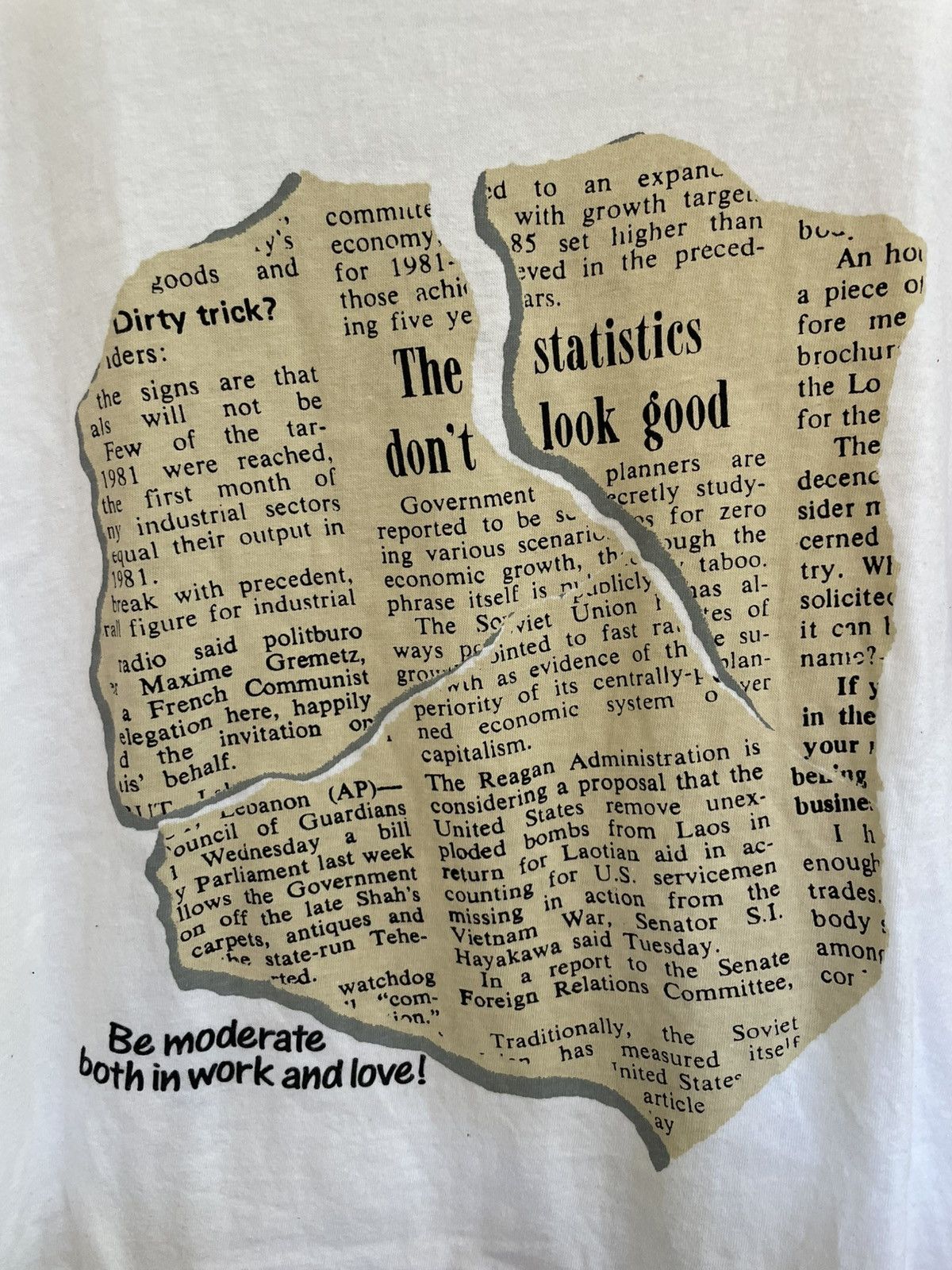 Vintage Vintage 90s Be Moderate both in work and love! T shirt Size US L / EU 52-54 / 3 - 4 Thumbnail