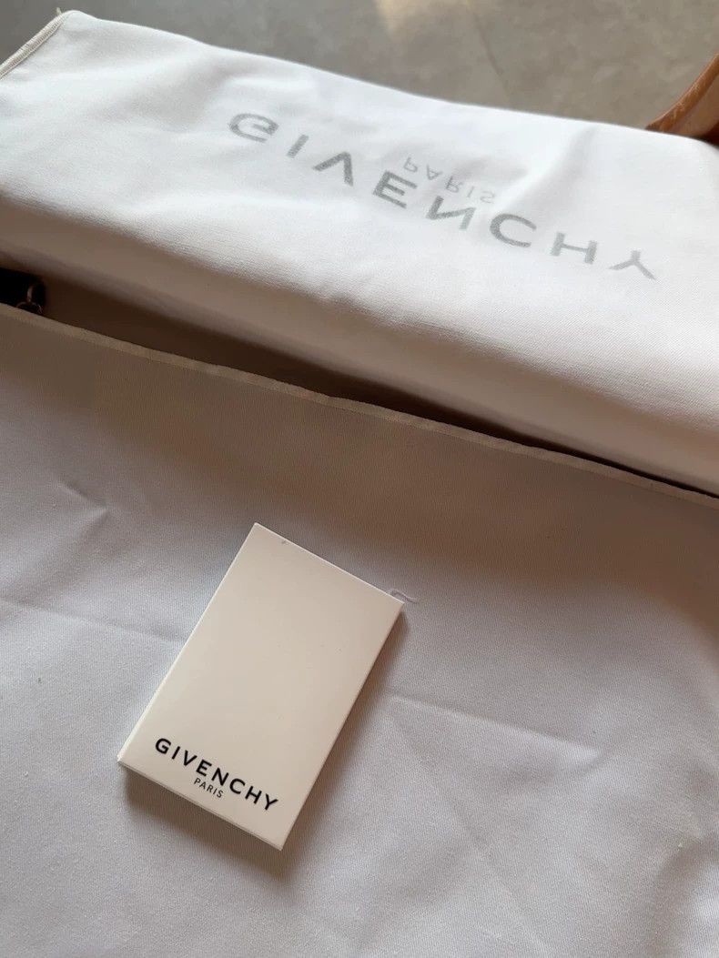 Givenchy Givenchy Handbag Envelope Bag Size ONE SIZE - 3 Thumbnail