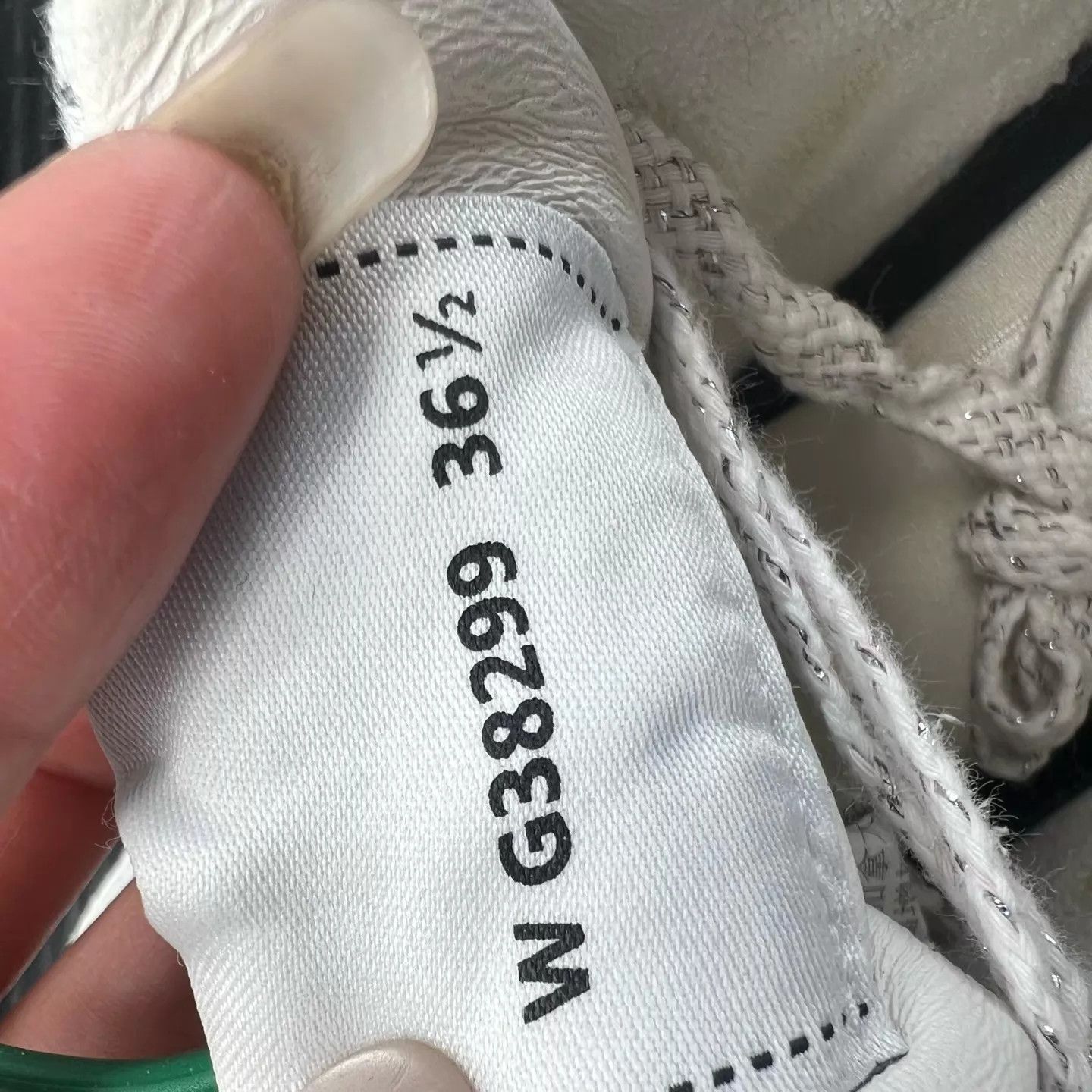Chanel Chanel white suede sneaker 36.5 mint Size US 6 / IT 36 - 7 Thumbnail