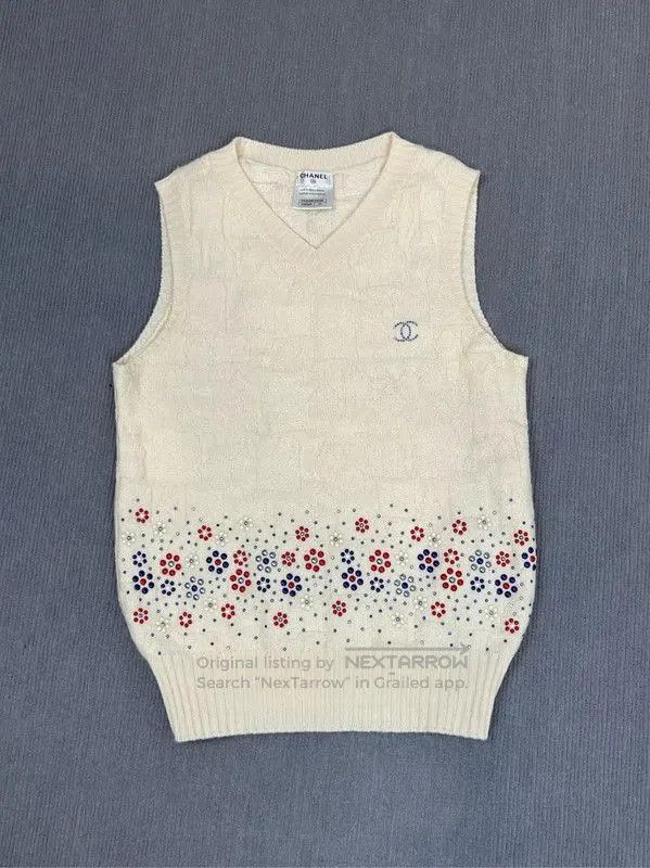 Chanel Chanel Cream Floral Knit Sleeveless Sweater . Size XS / US 0-2 / IT 36-38 - 1 Thumbnail
