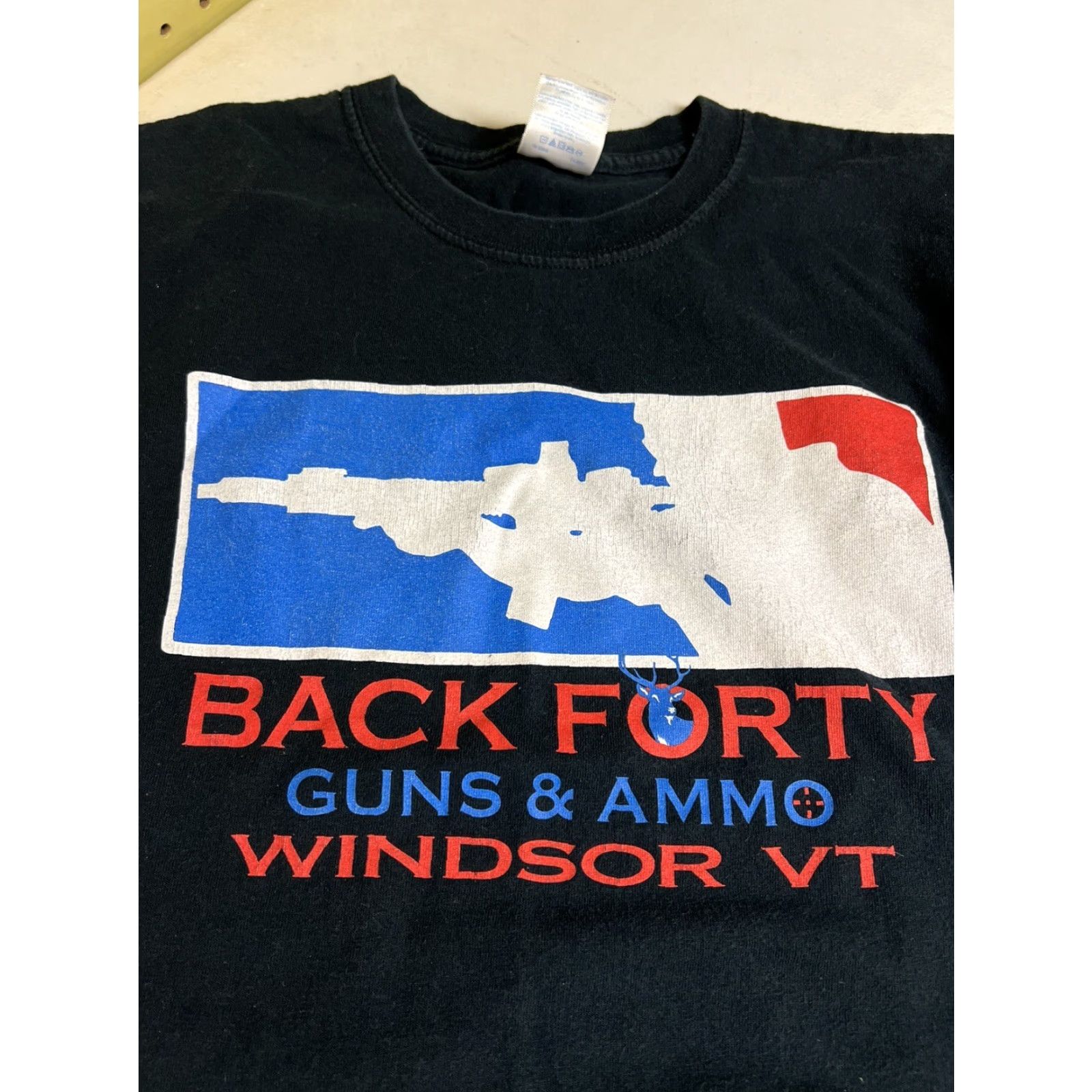 Gildan Mens Large T-shirt Black Short Sleeve Back Forty Vermont Guns Store Ammo Size US L / EU 52-54 / 3 - 2 Thumbnail