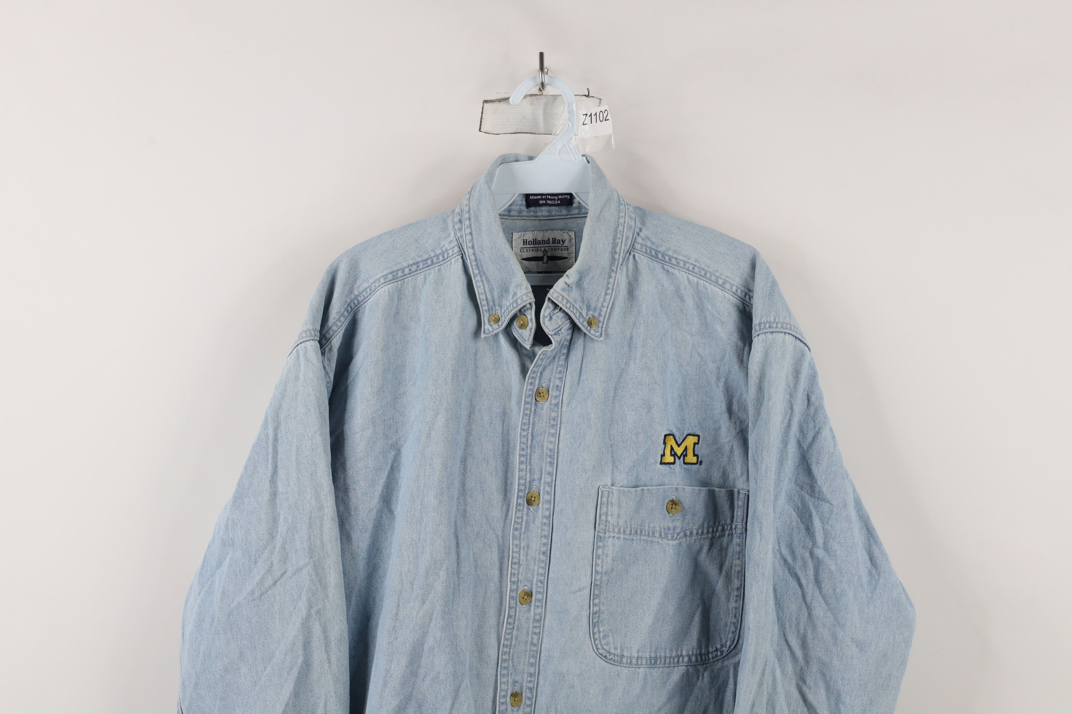 Vintage Vintage 90s University of Michigan Denim Button Down Shirt Size US L / EU 52-54 / 3 - 2 Thumbnail