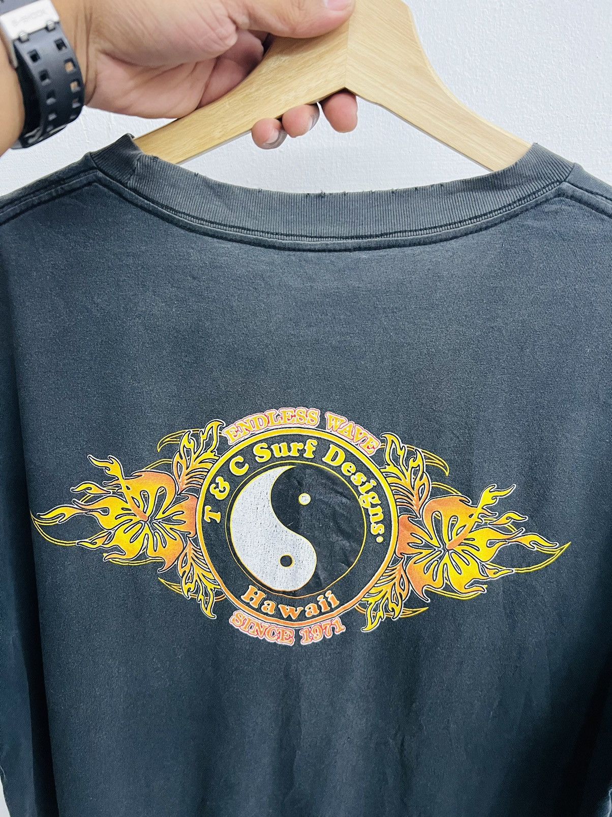 Vintage VINTAGE T&C SURF DESIGN HAWAII FLAME SPELL OUT TEE Size US L / EU 52-54 / 3 - 9 Thumbnail