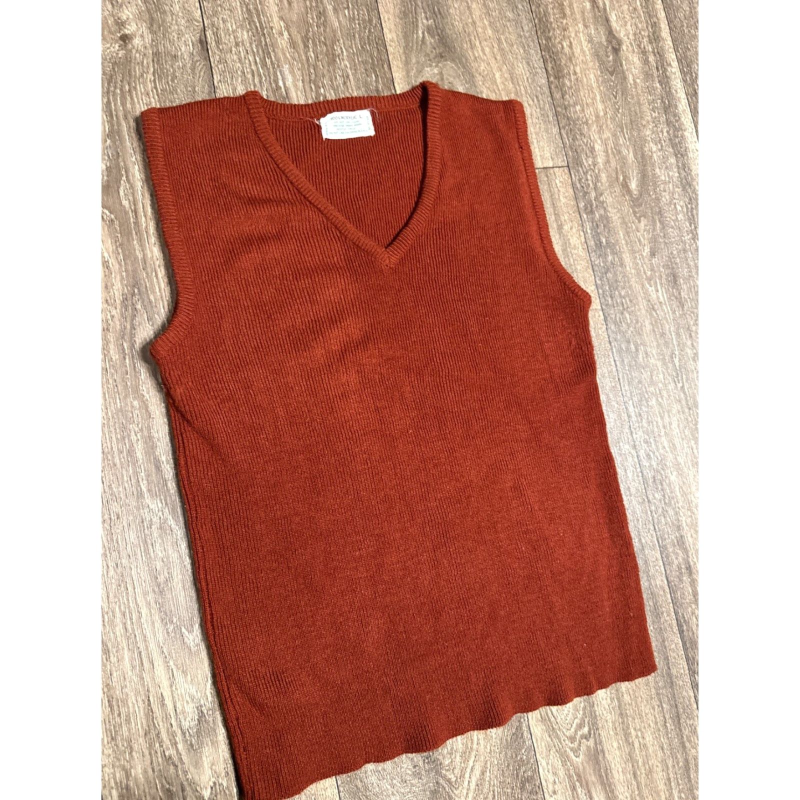 Vintage VINTAGE 60s 100% Acrylic Soft Knit Burgundy Red Sweater Vest V Neck Large S Red Shirt? Size S / US 4 / IT 40 - 4 Thumbnail