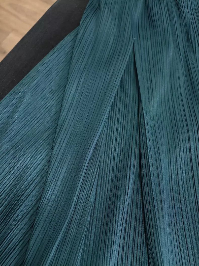 Issey Miyake Issey Miyake size:2 Dark green single-sided pleated skirt Size 22" - 5 Thumbnail