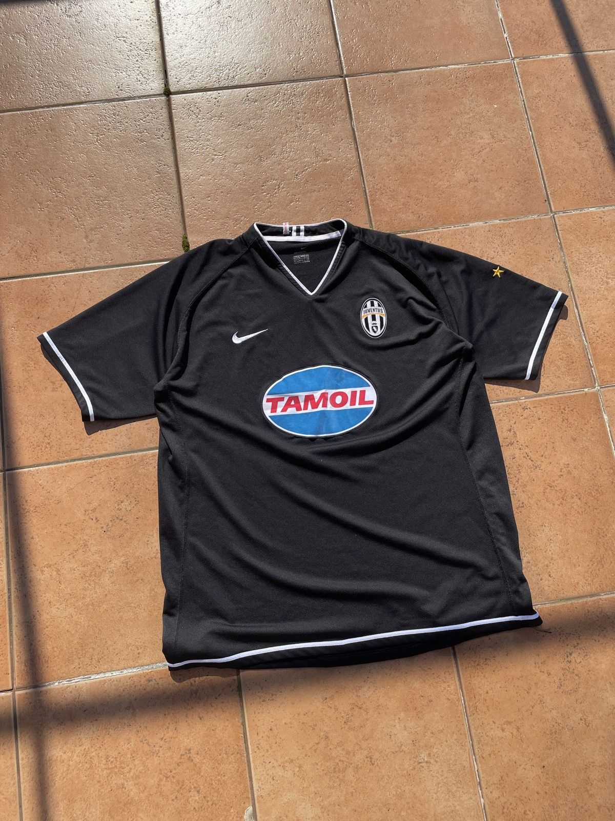 Nike Jersey Nike Juventus Buffon 2006 Vintage Size US XL / EU 56 / 4 - 1 Thumbnail