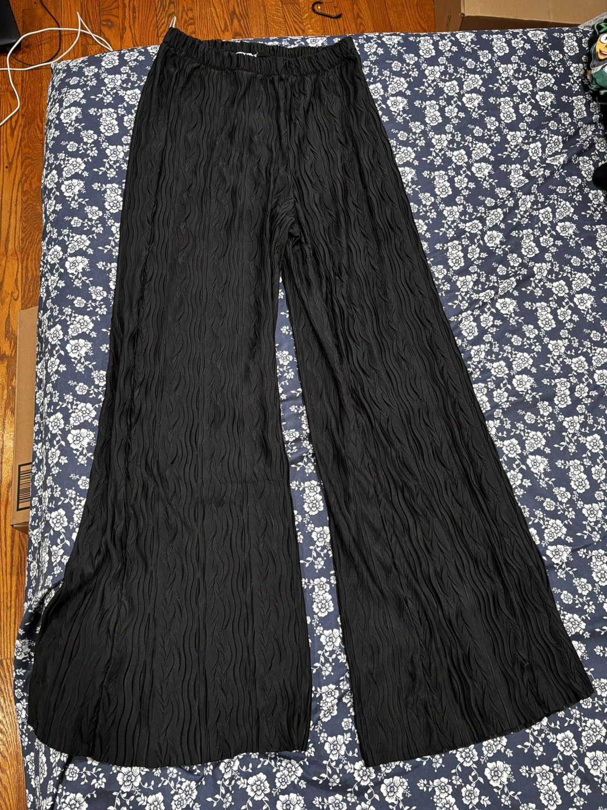 Topshop Black Topshop pleated wide leg trousers Size 28" / US 6 / IT 42 - 1 Thumbnail