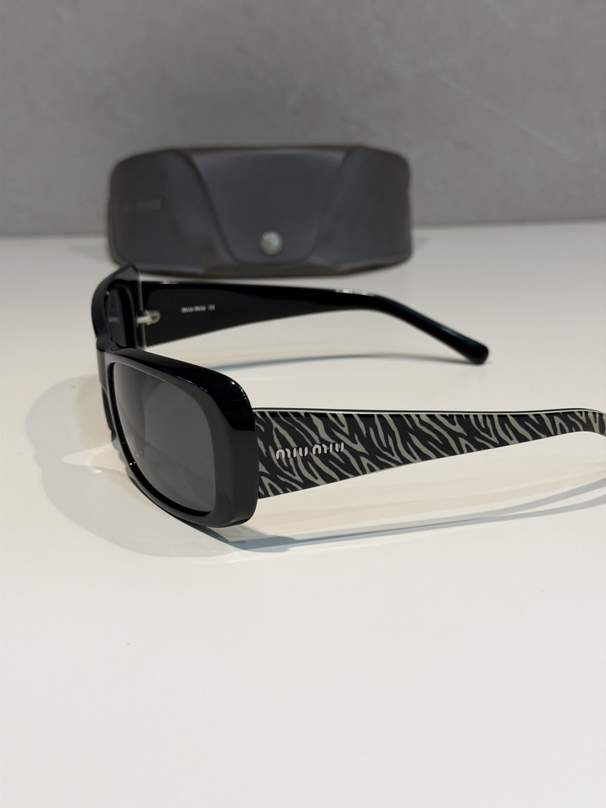 Miu Miu MIU MIU Zebra Square Logo Sunglasses SMU16F Black Prada Size ONE SIZE - 4 Thumbnail