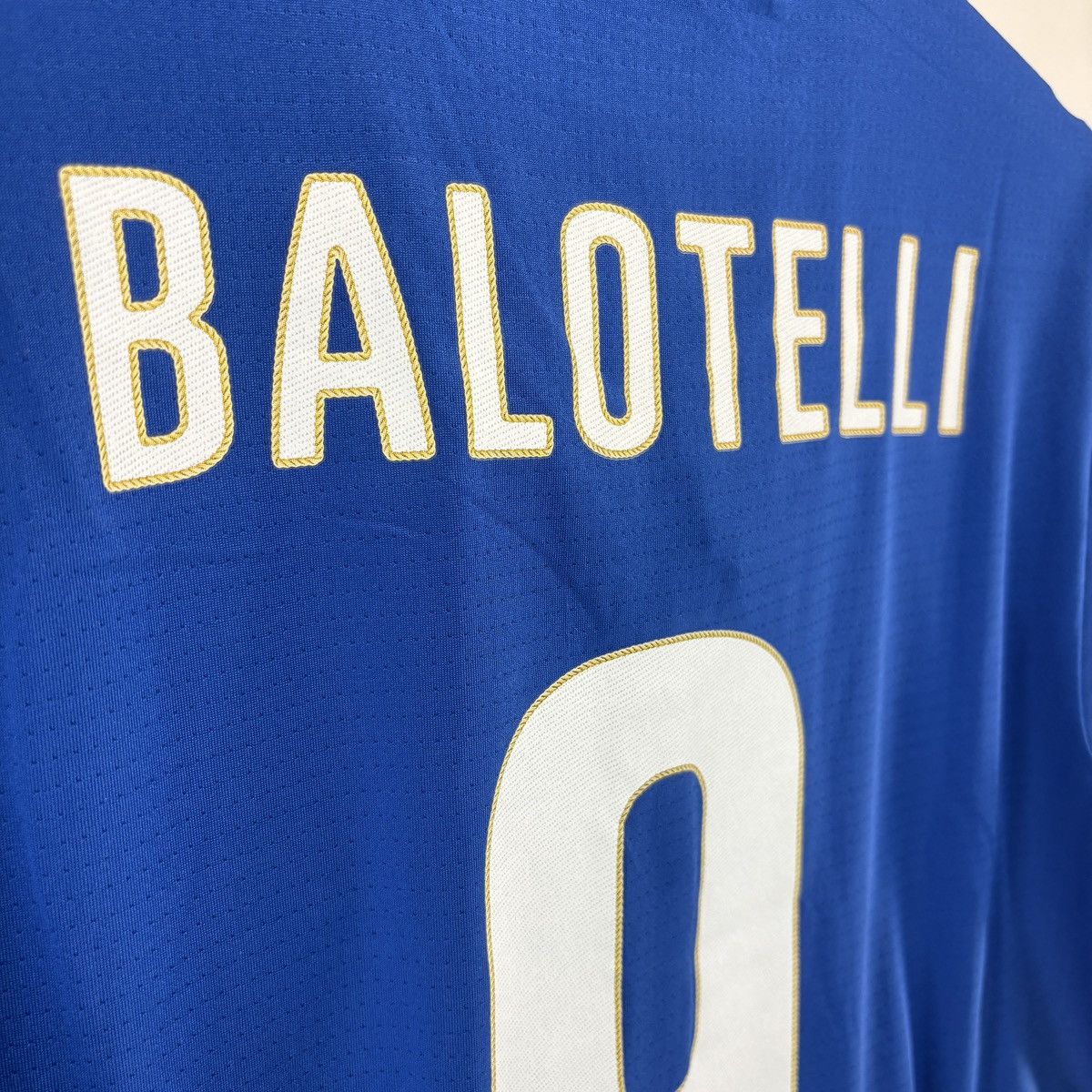 Puma Balotelli Italy 2014 Home Puma Soccer Football Jersey Kit Size US M / EU 48-50 / 2 - 8 Thumbnail
