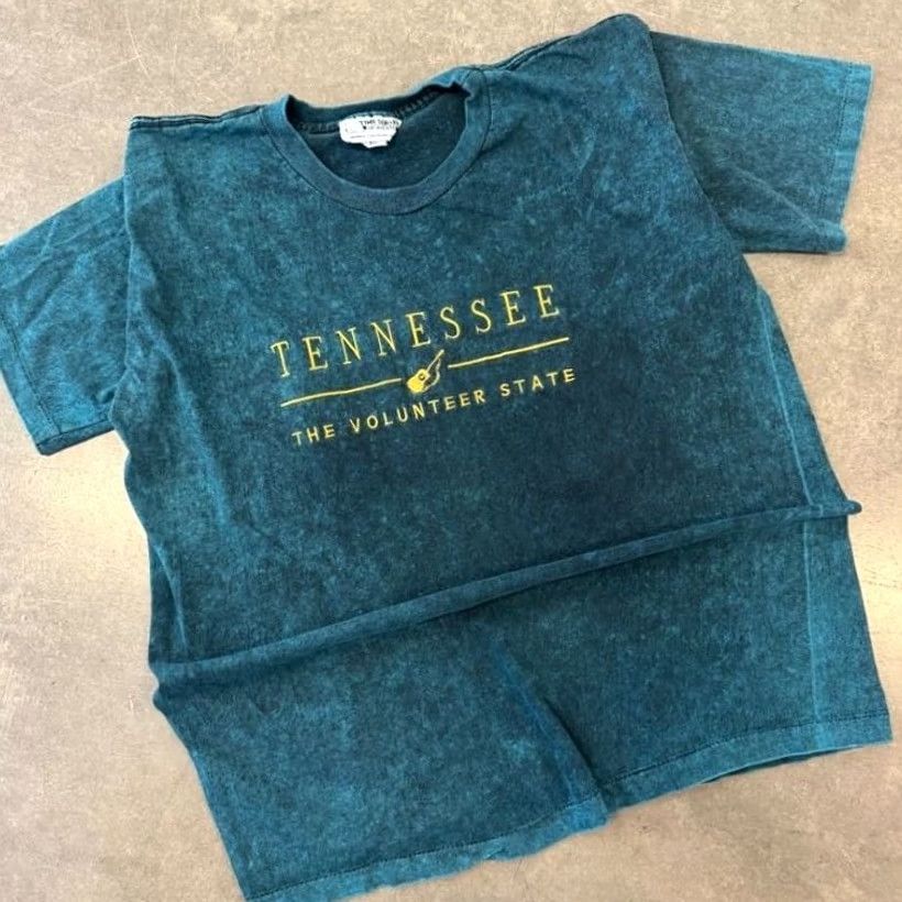 NCAA VINTAGE Tennessee Volunteers 90's NCAA Mineral Wash Single Stitch Tee XL Shirt Mens Blue Graphic Print Short Sleeve Crew Neck Time Square Sportswear Size US XL / EU 56 / 4 - 2 Thumbnail