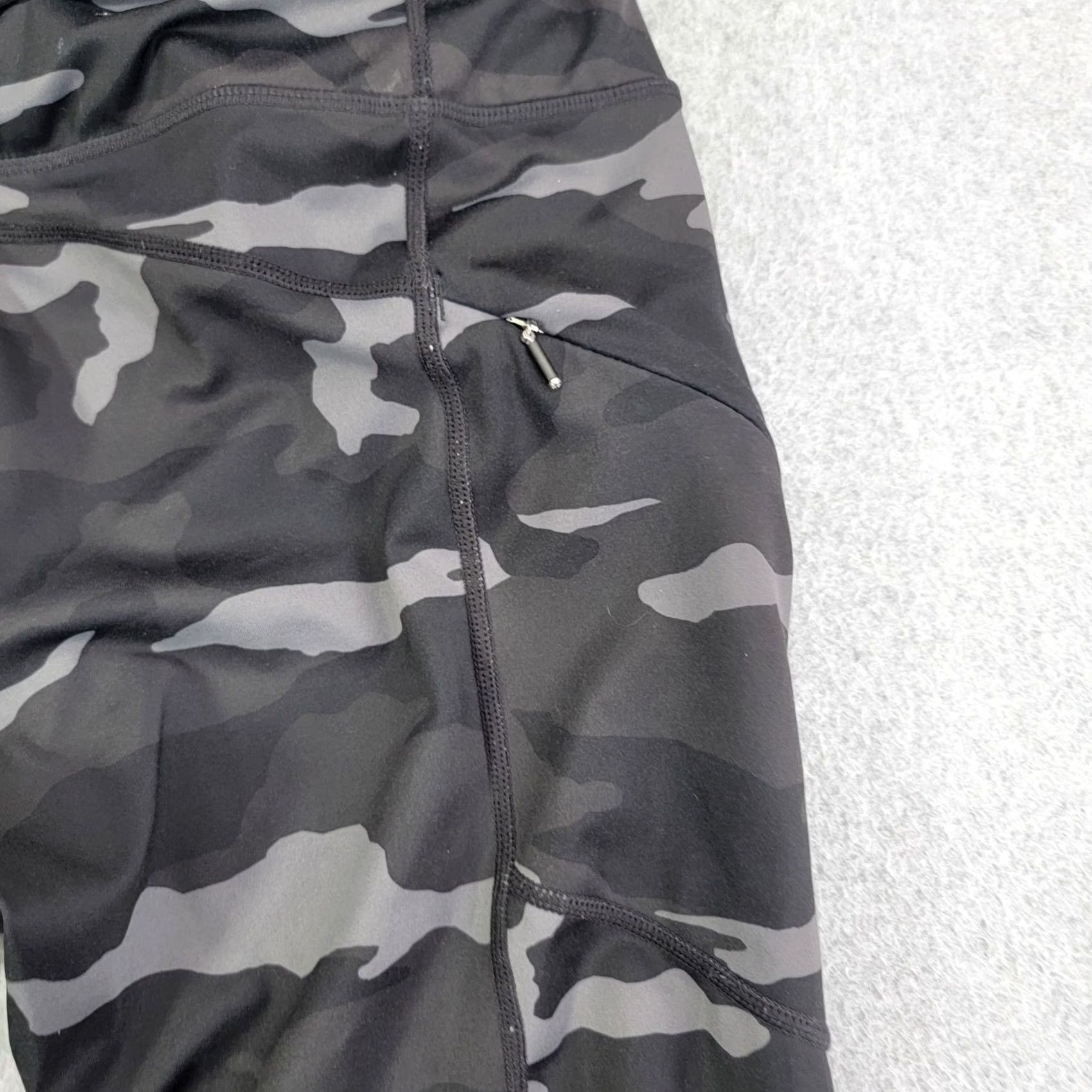 Athleta Athleta Ankle Womens M Black Leggings Camo Length Pocket Stretch Athletic Size 32" / US 10 / IT 46 - 5 Thumbnail