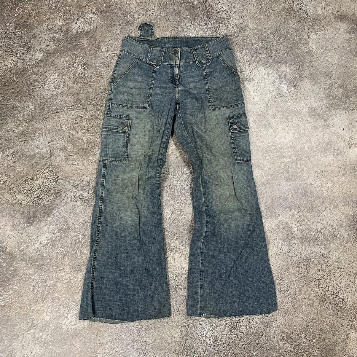 image of Vintage Y2K Japan Cargo Jeans Low Rise Flared 90's in Denim, Women's (Size 38)