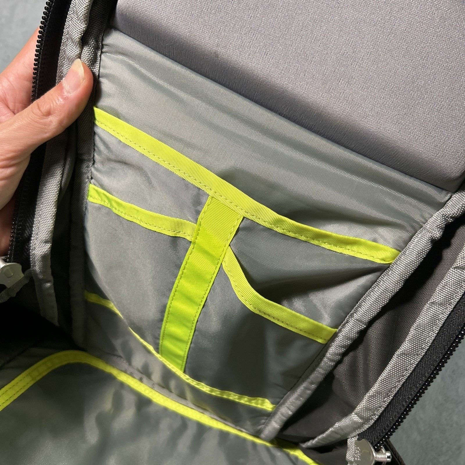 Other Thule EnRoute Strut Daypack Backpack 19L Goggle Case Top Size ONE SIZE - 19 Thumbnail