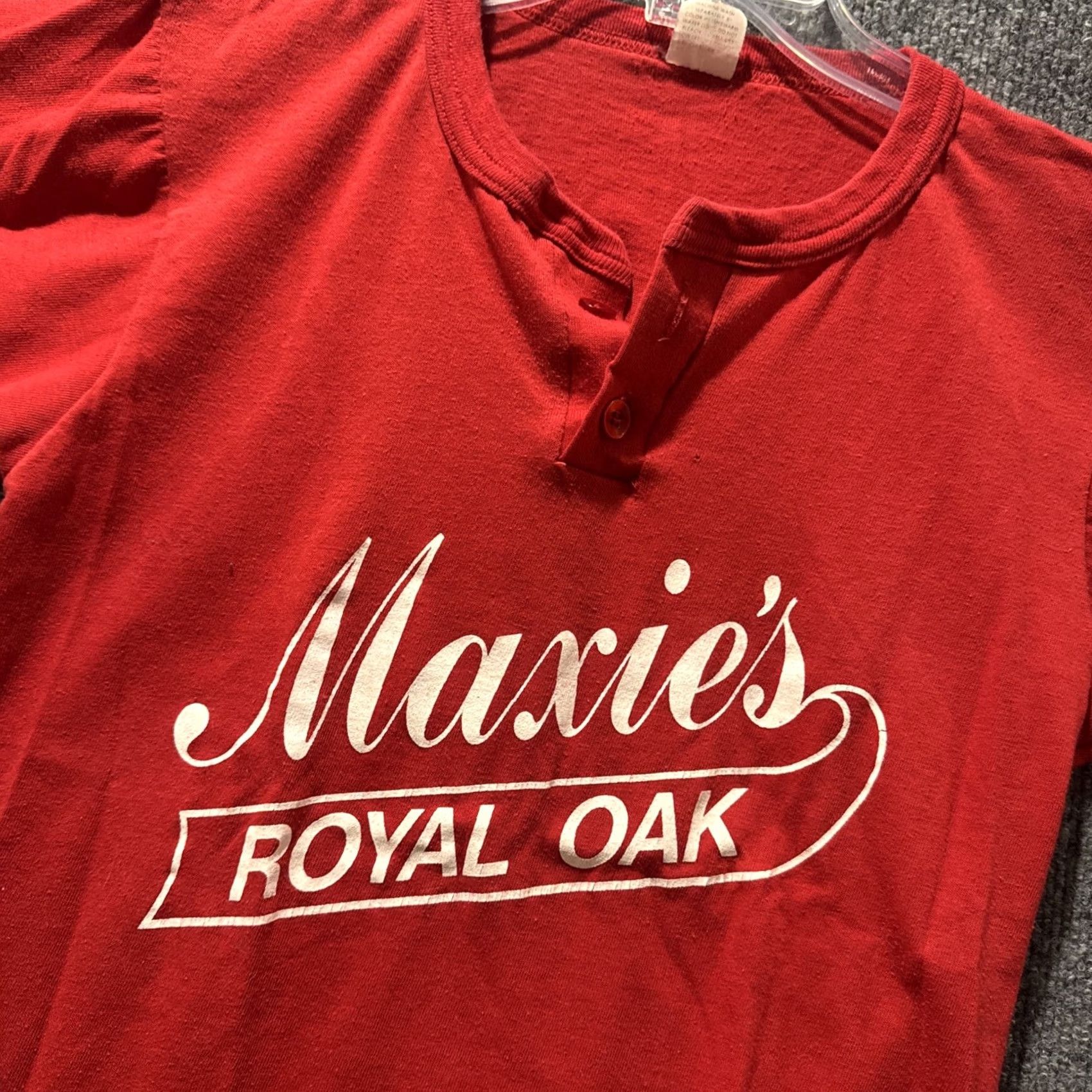 Wilson VINTAGE Maxie’s Royal Oak Restaurant T-Shirt Size M Red 80’s Quarter Button Up Mens Size US M / EU 48-50 / 2 - 2 Thumbnail