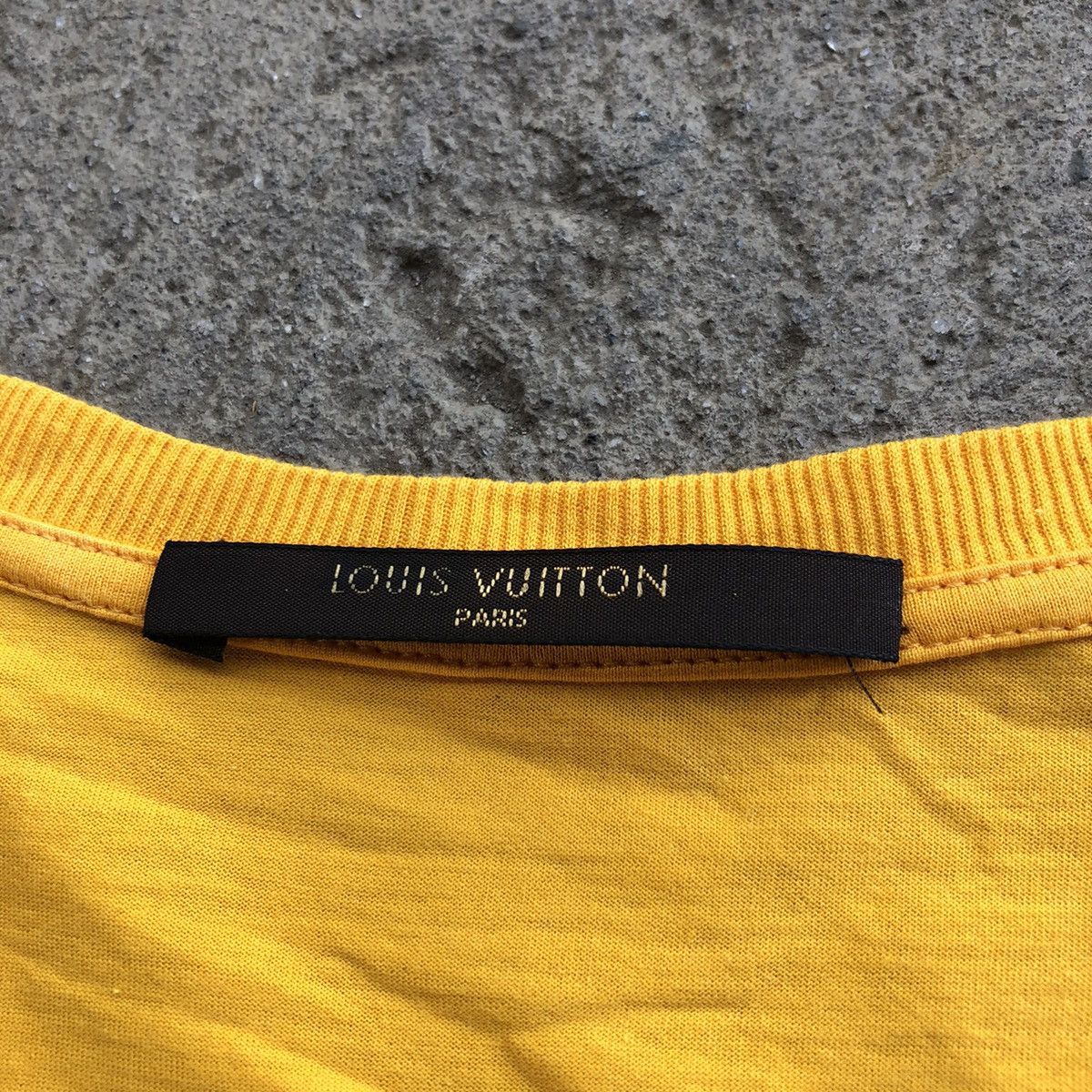 Louis Vuitton Louis Vuitton Small Metal Pendant Shirt Size L / US 10 / IT 46 - 8 Thumbnail