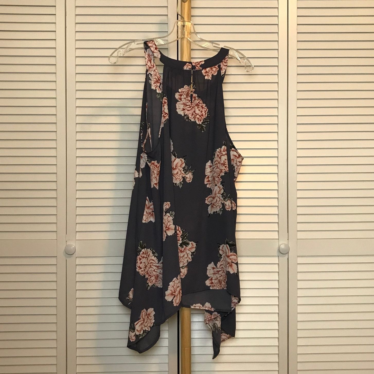 Other Torrid Floral Scoop Neck Sleeveless Blouse 2X Size XXL / US 16-18 / IT 52-54 - 2 Thumbnail