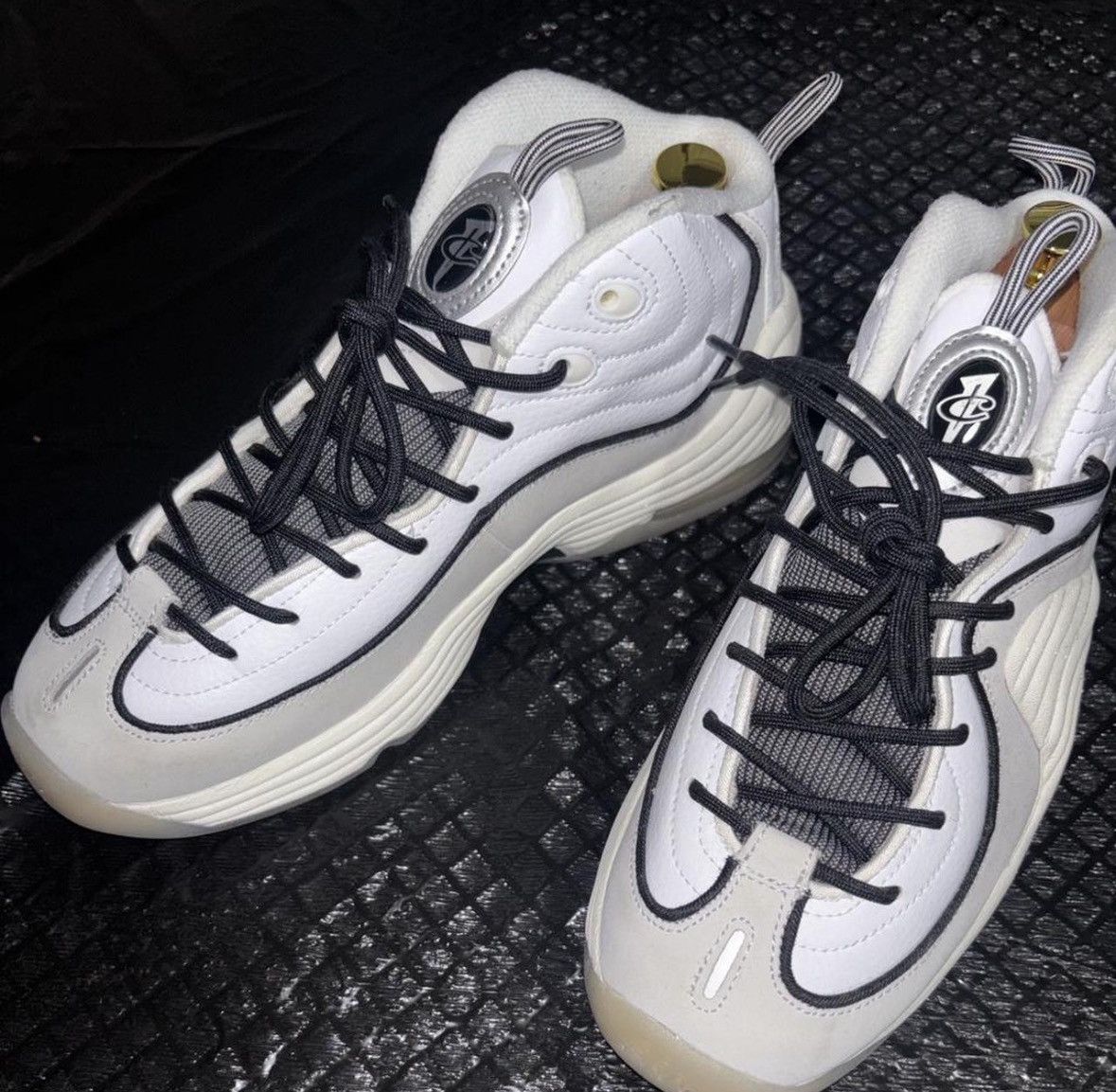 Nike Nike Air Penny II "White and Photon Dust" Size US 9 / EU 42 - 2 Thumbnail