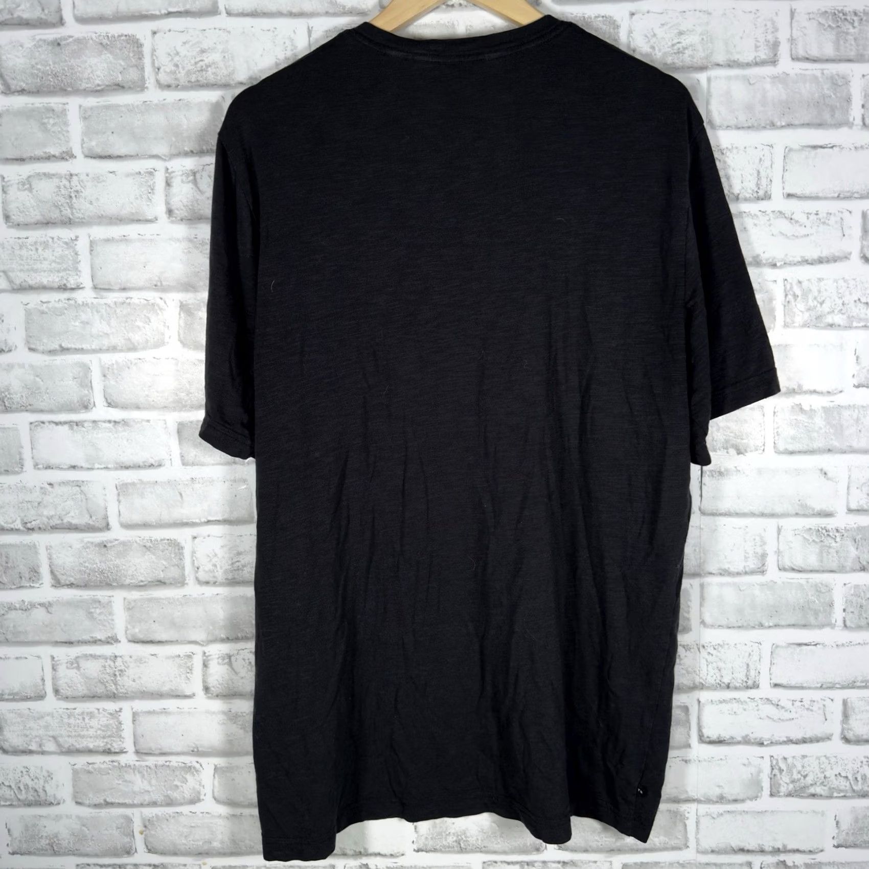 TravisMathew Travis Mathew V-Neck Tee Mens Size L Black Casual (2) Size US L / EU 52-54 / 3 - 5 Thumbnail