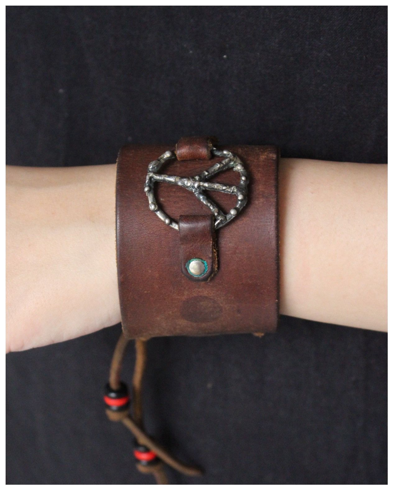 Vintage 2000S JAPANESE MADE PEACE METAL LOGO LEATHER CUFF Size ONE SIZE - 4 Thumbnail