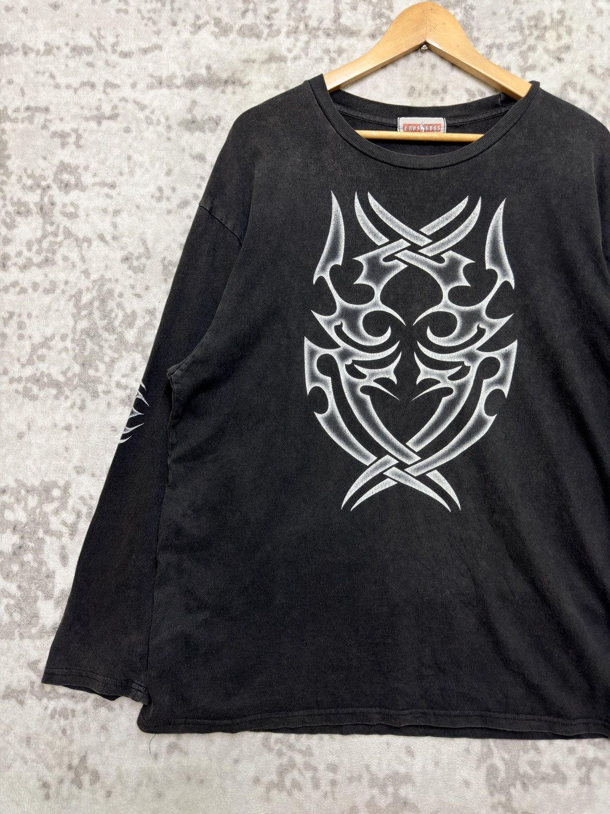 Vintage Vintage Y2K Tribal Long Sleeve Black Fade Graphic Tee Size US XL / EU 56 / 4 - 3 Thumbnail